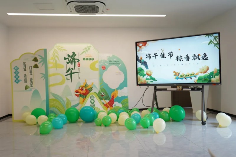 Warm Dragon Boat Festival, Enjoy Delicious Zongzi